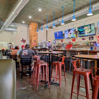 Texas 1809 - Bar and dining area. - German Near Me - Slaton, Texas
