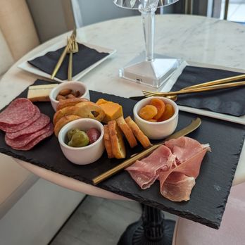 Fizz Walnut Creek - Champagne Bars Near Me - Walnut Creek, California Fizz Walnut Creek - Champagne Bars Near Me - Walnut Creek, California