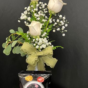 Mansfield's Petals and Sweets - Every Wednesday we have a bud vase special its 20$ free delivery and each week the color of roses changes. - Florists Near Me - Buna, Texas
