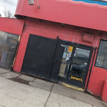 Pollos Los Gallos - Building with no signage - Mexican Near Me - Detroit, Michigan Pollos Los Gallos - Building with no signage - Mexican Near Me - Detroit, Michigan