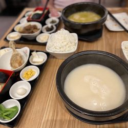Ten Seconds Noodle - Our soup setups ready to go!