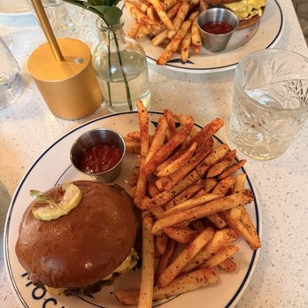 The Mockingbird Nashville - Mockingburger - New American Near Me - Nashville, Tennessee