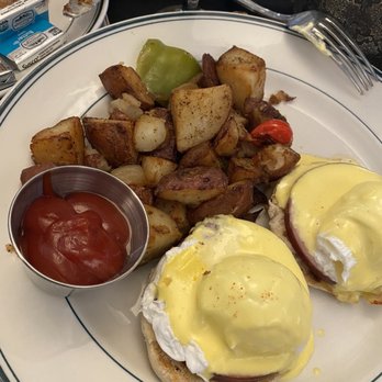 Daily Grill - Eggs Benedict - American Near Me - Palm Desert, California Daily Grill - Eggs Benedict - American Near Me - Palm Desert, California