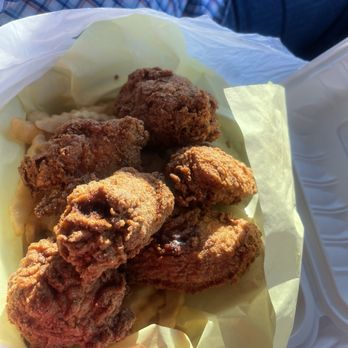 Charlie's Fish & Chips - Chicken wings Fries Salad Roll - Soul Food Near Me - Los Angeles, California