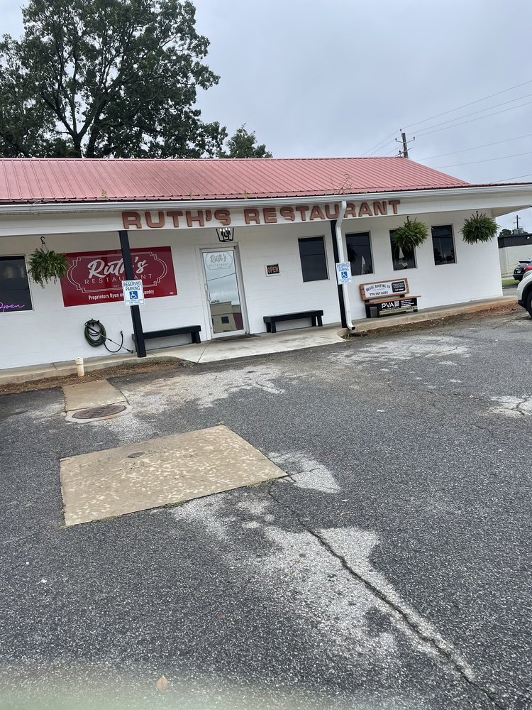 Ruth’s Restaurant Logo