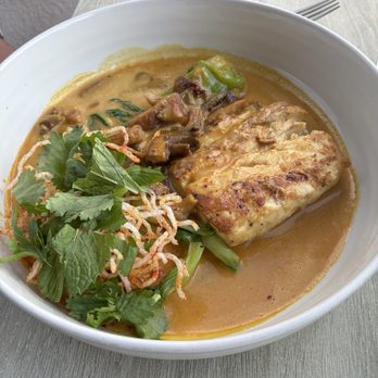 Haven's Harborside - Mahi Mahi special with red curry - Cocktail Bars Near Me - Wailuku, Hawaii Haven's Harborside - Mahi Mahi special with red curry - Cocktail Bars Near Me - Wailuku, Hawaii