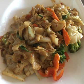 Palm Thai Bistro - Pad Kee Mao (Drunken Noodles) were delicious! - Thai Near Me - Fairfield, California Palm Thai Bistro - Pad Kee Mao (Drunken Noodles) were delicious! - Thai Near Me - Fairfield, California