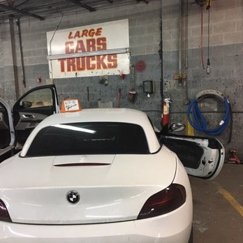Aaron Auto Glass - 2009 BMW Z4, replacing passenger front door glass. - Windshield Installation & Repair Near Me - Chicago, Illinois Aaron Auto Glass - 2009 BMW Z4, replacing passenger front door glass. - Windshield Installation & Repair Near Me - Chicago, Illinois