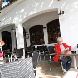 Buba's - Bubas ist nicht mehr so voll, man Sitz hier fantastisch am Marktplatz. Leider lässt der Service etwas zu wünschen übrig.