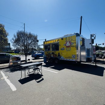 Momo Man - Momo food truck with 1 table for seating - Food Trucks Near Me - Santa Rosa, California
