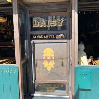 Daisy - I want a hat like that one! - Cocktail Bars Near Me - Los Angeles, California