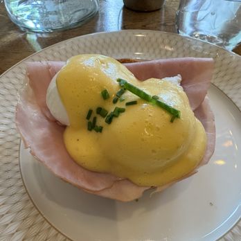 Ambassade Hotel - My preferred order of eggs Benedict! - Hotels Near Me - Amsterdam, New Hampshire Ambassade Hotel - My preferred order of eggs Benedict! - Hotels Near Me - Amsterdam, New Hampshire