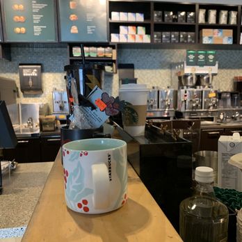 Starbucks - Coffee & Tea Near Me - Toronto, Ontario