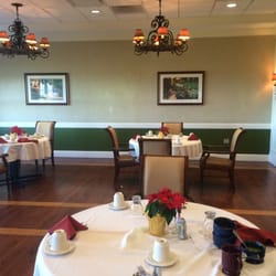 The Summit At Lakeway Healthcare Center - The dining room