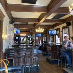 Revere's Wells Street Tavern