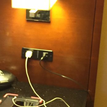 Des Moines Marriott Downtown - Outlets by the bed! That's awesome for people who use their phones as an alarm - Hotels Near Me - Des Moines, Iowa Des Moines Marriott Downtown - Outlets by the bed! That's awesome for people who use their phones as an alarm - Hotels Near Me - Des Moines, Iowa