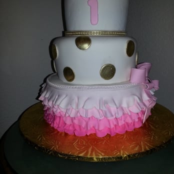 Lilly's Kitchen - a pink and gold cake - Bakeries Near Me - Miami, Florida Lilly's Kitchen - a pink and gold cake - Bakeries Near Me - Miami, Florida