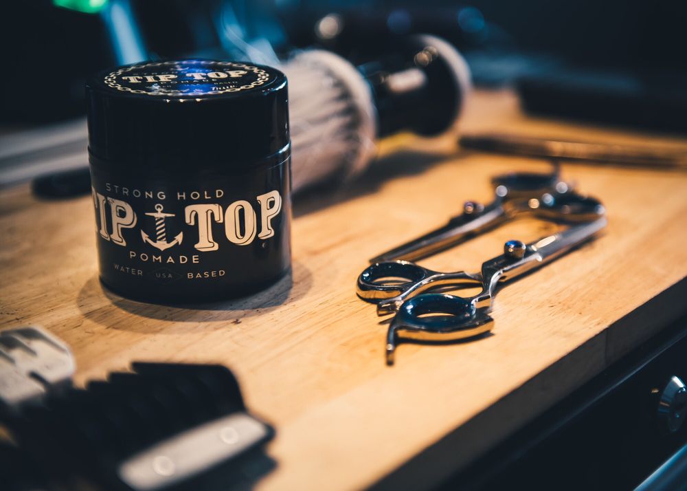 Johnny fadezz Cuts And Shave Logo