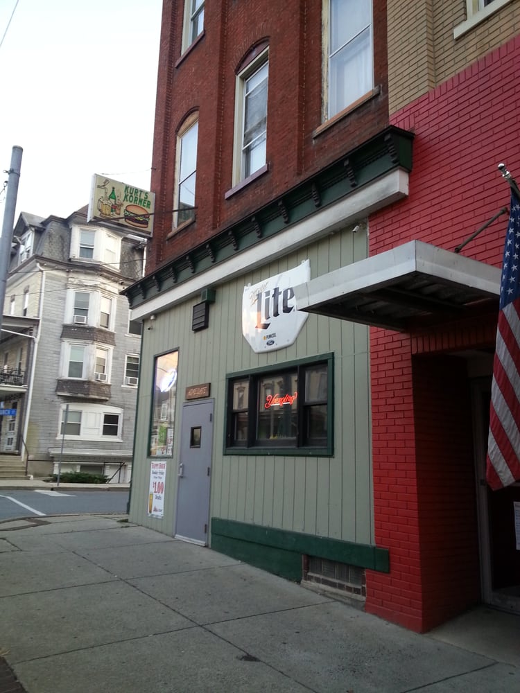 Homeslate Sports Bar & Grille Image