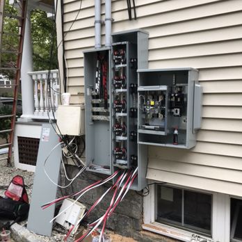 TF-Electric - Working on the 400amp service. - Electricians Near Me - Dracut, Massachusetts
