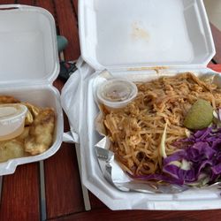 Yoyo's Thai - Chicken pad Thai & gyoza