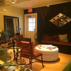 Salon Viva - Sit, relax, have a coffee! Love the stylish decor.