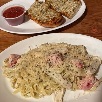 Noodles Restaurant - Chicken Alfredo fettuccini! - Italian Near Me - Portland, Oregon Noodles Restaurant - Chicken Alfredo fettuccini! - Italian Near Me - Portland, Oregon