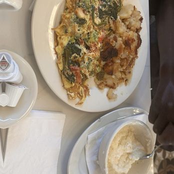 Oasis Diner Restaurant - Omelette potatoes n grits - Diners Near Me - Brooklyn, New York