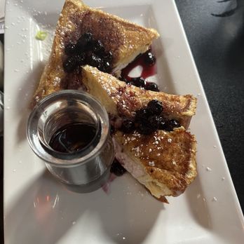 Smith & Kings - Blueberry French toast - Cocktail Bars Near Me - Honolulu, Hawaii