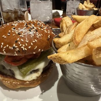 Gordon Ramsay Burger Las Vegas - Hell's Kitchen Burger and Fries - Burgers Near Me - Las Vegas, Nevada