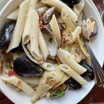 1913 Restaurant & Wine Bar - Shells & Shells but gluten free so penne pasta was substituted - Bars Near Me - Roselle, Illinois