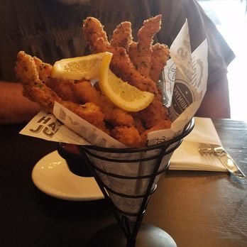 Moxy Pub and Plate