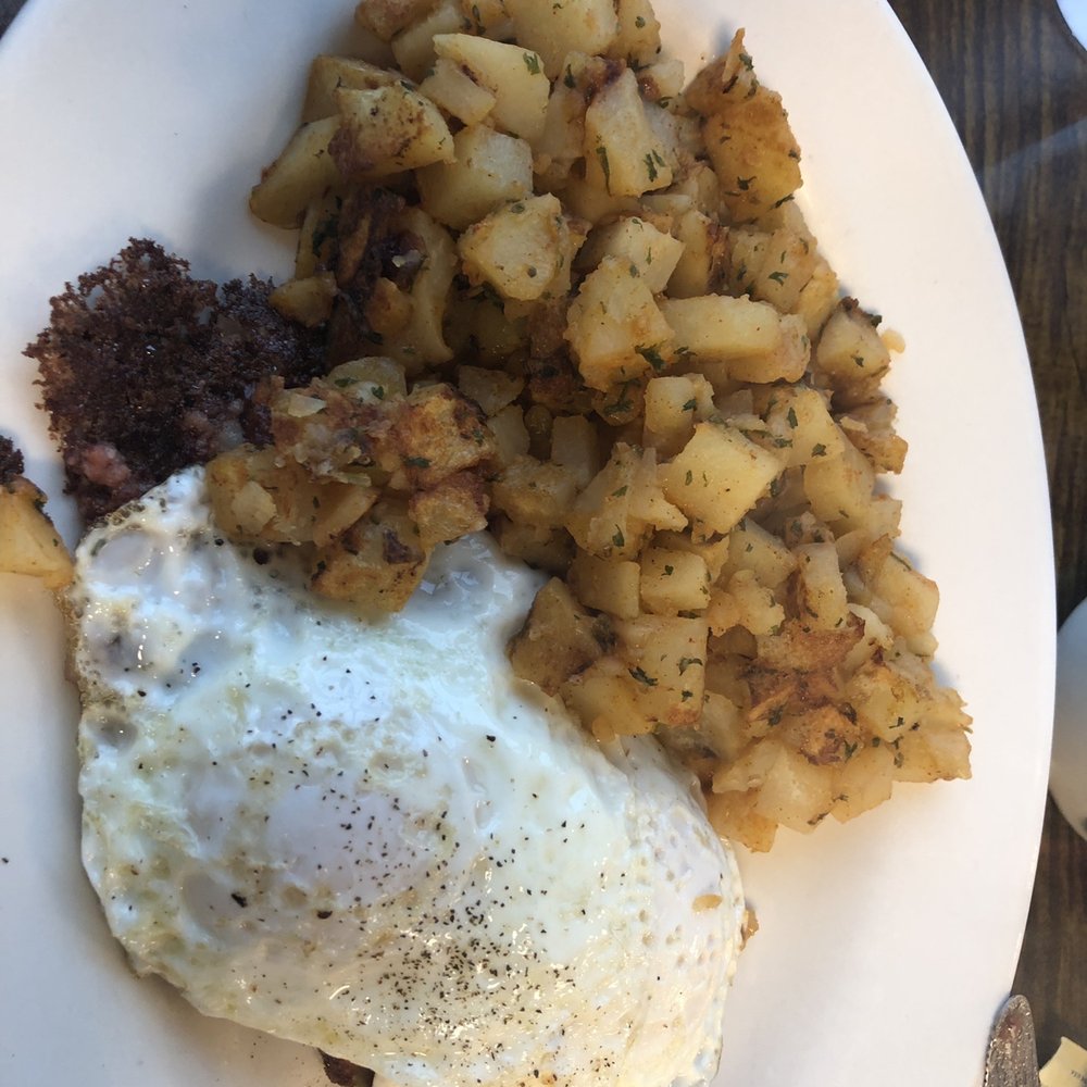 Leo's Cafe - Leo's Corned beef hash plate - over medium - Breakfast & Brunch Near Me - McDonough, Georgia