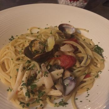 Torre Aurora - Spaghetti w/Clams.  Nicely done! - Wine Bars Near Me - Monterosso al Mare, SP