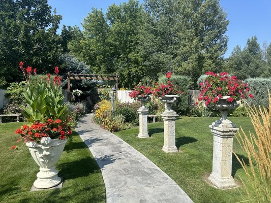 DanWalt Botanical Gardens by null
