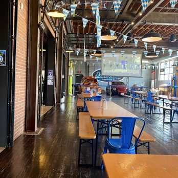 Double Clutch Brewing - Interior - Breweries Near Me - Evanston, Illinois