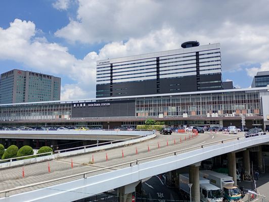 Shin-Osaka Station by null
