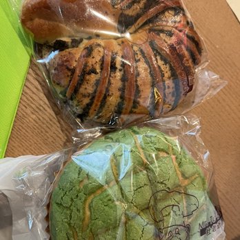 Apollo Bakery - Black Sesame Bun and Matcha Red Bean Bun at the Apollo Bakery - Bakeries Near Me - Flushing, New York