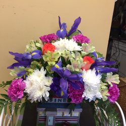 Miss Bee Haven Florist - Ordered this for a dear friend who passed with his cars in front of a diner