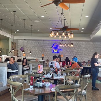 Broken Yolk Cafe - Dining room. - Breakfast & Brunch Near Me - Carlsbad, California