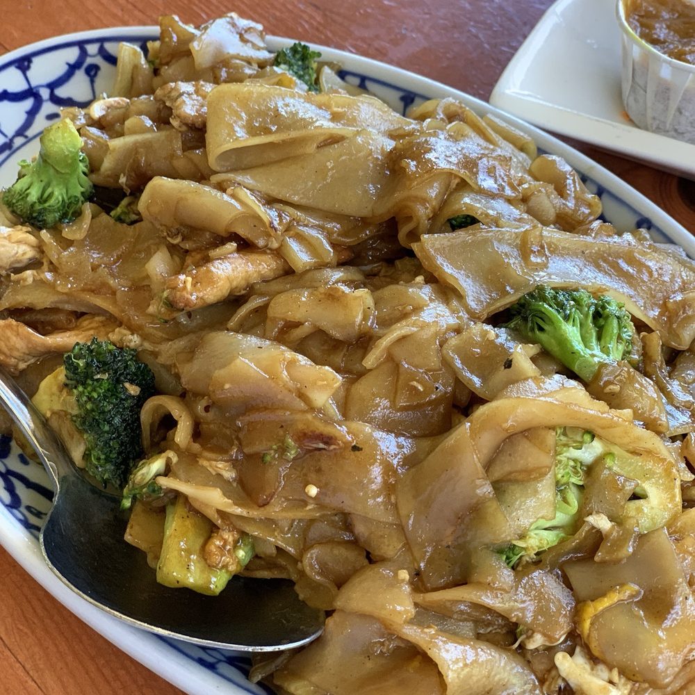 Thai Elephant Restaurant - Pad See-ew Noodles with pork - Thai Near Me - Atascadero, California