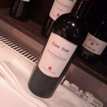 Il Brunello - Unsere Weinflasche sehr kräftig und legga - Italian Near Me - Berlin, BE Il Brunello - Unsere Weinflasche sehr kräftig und legga - Italian Near Me - Berlin, BE