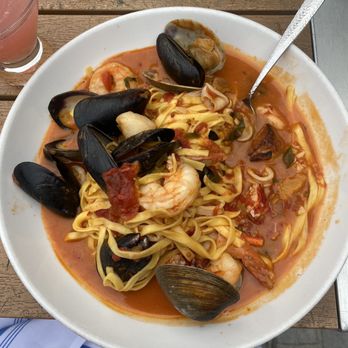 Boca Oyster Bar - Cioppino - New American Near Me - Bridgeport, Connecticut