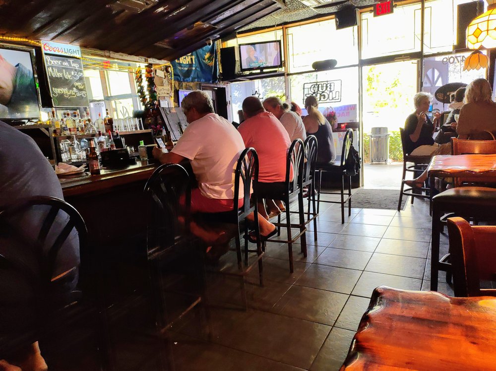 FOUNTAINS LOUNGE Updated October 2024 12 Photos 4709 N Ocean Blvd