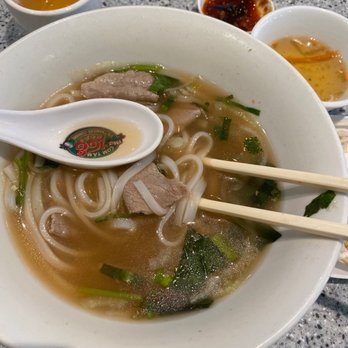 Com Tam Pho 168 - Rare beef pho w fresh pulled noodles 10/10 - Vietnamese Near Me - Toronto, Ontario