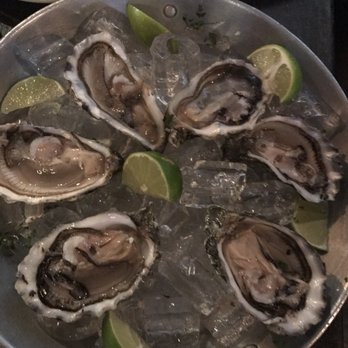 El Pescado Ciego - Plate of raw oysters - Seafood Near Me - Cancún, ROO El Pescado Ciego - Plate of raw oysters - Seafood Near Me - Cancún, ROO