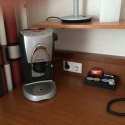 Hotel Kongresscenter - Kaffeemaschine ohne Tassen.