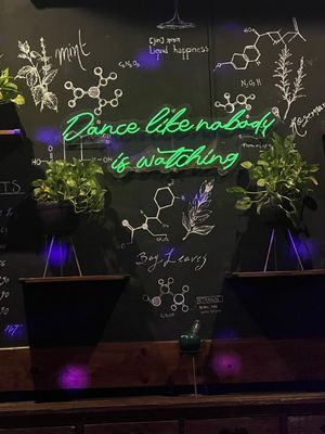 Dalton Gin Bar by null