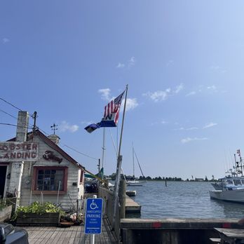 Lobster Landing - Seafood Markets Near Me - Clinton, Connecticut