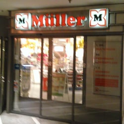 Müller - Eingang im Untergeschoss